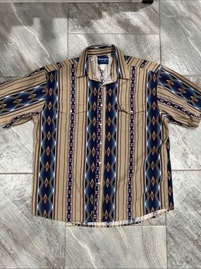 Wrangler Men’s Tan & Navy Aztec-Stripe Casual Button-Down Shirt